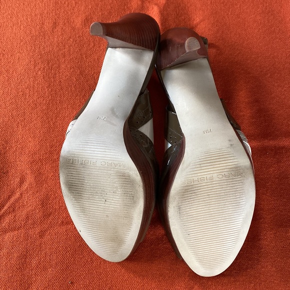 Marc Fisher patent leather 4” platform heels - Picture 6 of 6